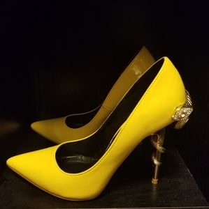 Patent Yellow Pumps with Snake Heel